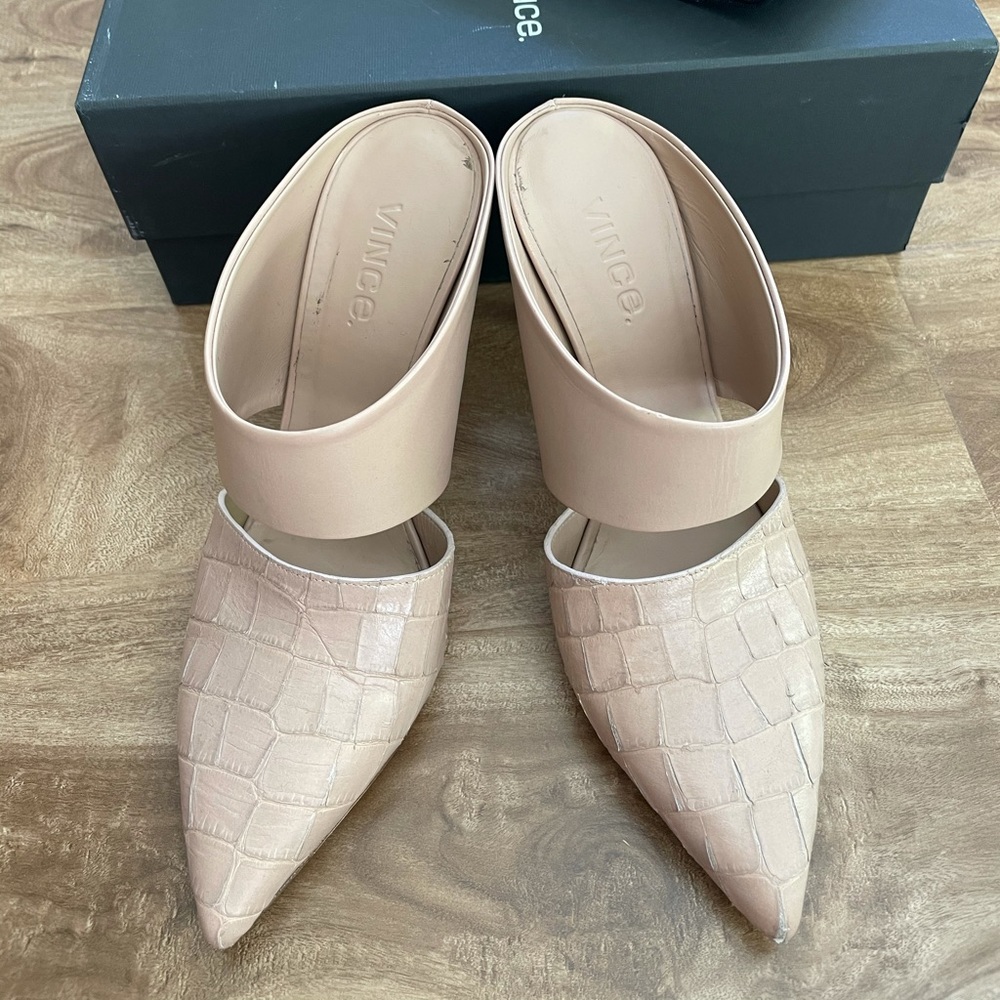 Vince Embossed Leather Mule in Blush